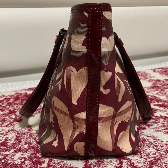 Burberry Tote Nova Check Heart Coated Canvas - Picture 6 of 15